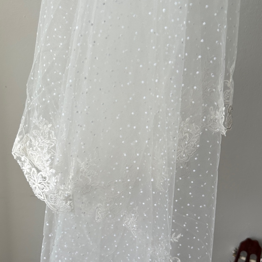 Delicate White Lace Polka-Dot Bridal Veil